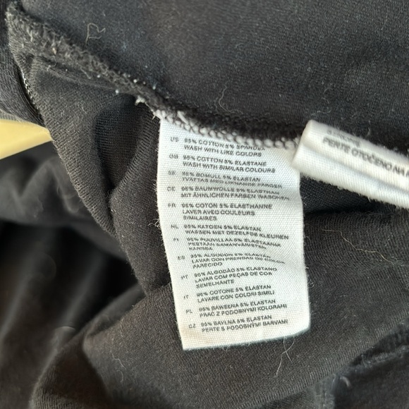 Detailed embroidered black zip up jacket. H&M size small - Picture 5 of 5